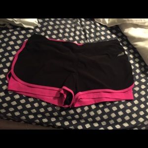 Avis athletic shorts